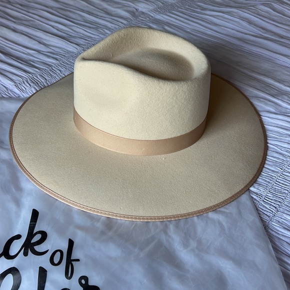 Lack of Color Ivory Rancher - Picture 2 of 11